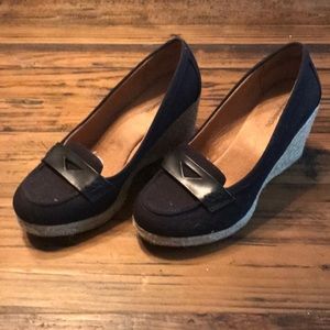 Women’s black wedge